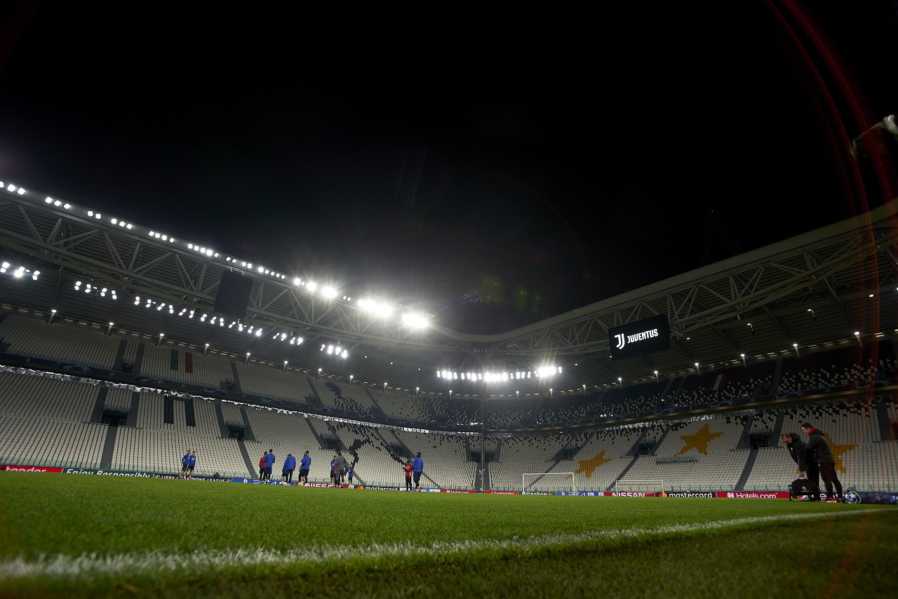 据全市场网, 尽管球场容, 程中备受关 据全市场网, 尽管球场容, 程中备受关