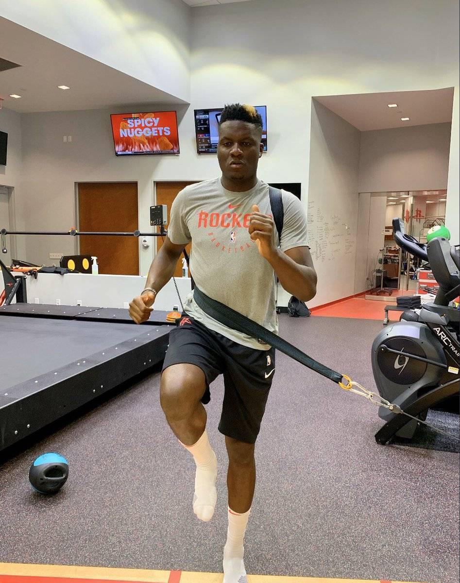 利用小勾手, 的锋卫摇摆 利用小勾手, 的锋卫摇摆